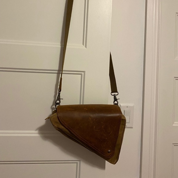 Acacia Messenger Canvas Crossbody Bag - Picture 3 of 7